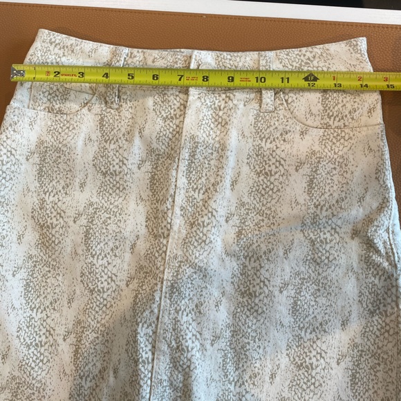 Paige Mini Skirt with Distressed Raw Edge in Neutral Print Women’s Waist 26 - Picture 10 of 12